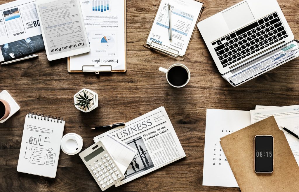 bureau, travail, entreprise / business, espace de travail, finance, analyse, application, brainstorming / réflexion collective, ordinateur, informations, ordinateur portable, marketing, carnet / cahier de notes, planification, startup,